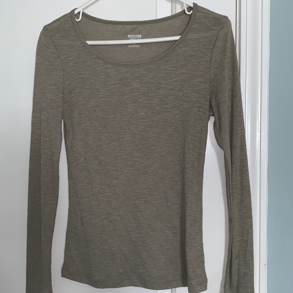 Women’s light olive green long sleeve top